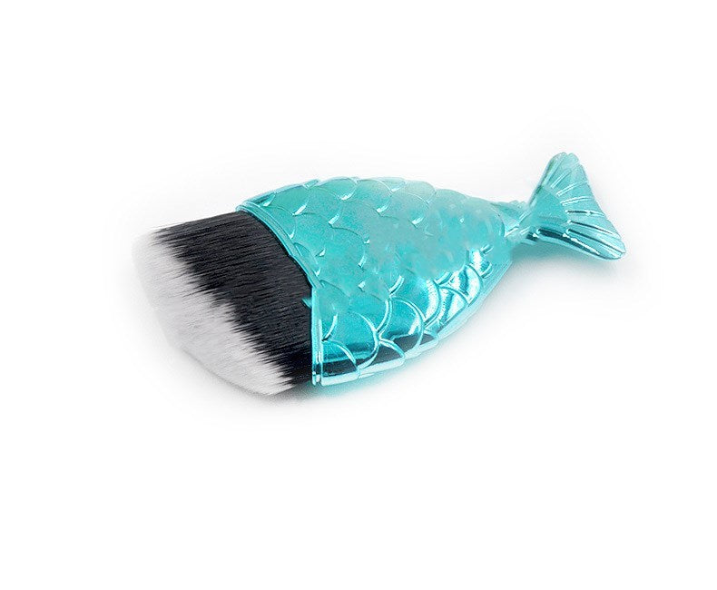 JMT-074122 Fishtail Makeup Brush with Short Plastic Handle and Soft Artificial Fiber Bristles