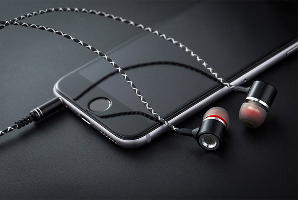 JMT-096586 Metal In-Ear Headphones with Microphone and Noise Cancelling Feature