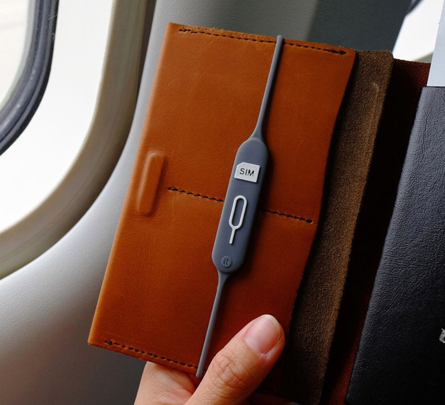 JMT-108938 Portable Silicone Card Holder with Anti-Lost Design - Available in Green Gray and Yellow Powder