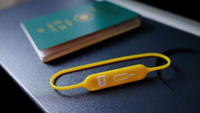 JMT-108938 Portable Silicone Card Holder with Anti-Lost Design - Available in Green Gray and Yellow Powder