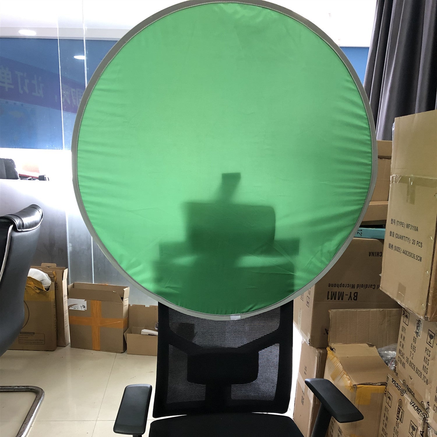 JMT-109130 Foldable Green Photography Background - 35cm Panel Expands to 90cm, Includes Carry Bag, Durable Steel Spring Frame