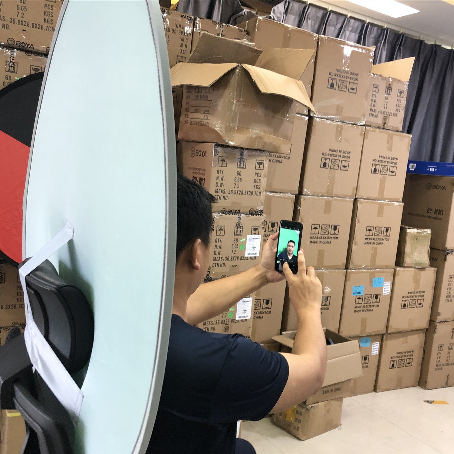 JMT-109130 Foldable Green Photography Background - 35cm Panel Expands to 90cm, Includes Carry Bag, Durable Steel Spring Frame