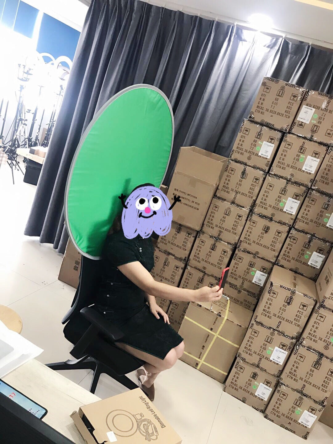 JMT-109130 Foldable Green Photography Background - 35cm Panel Expands to 90cm, Includes Carry Bag, Durable Steel Spring Frame