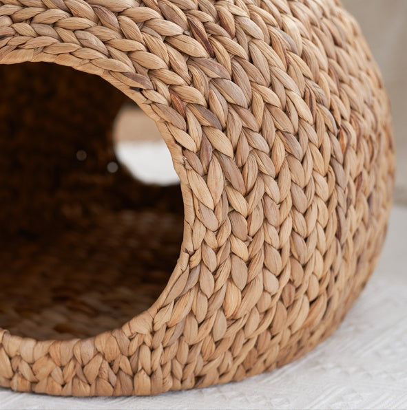 JMT-154890 Natural Water Hyacinth Woven Circular Cat Bed with Handle - 18"x18"x18" - Eco-Friendly Design