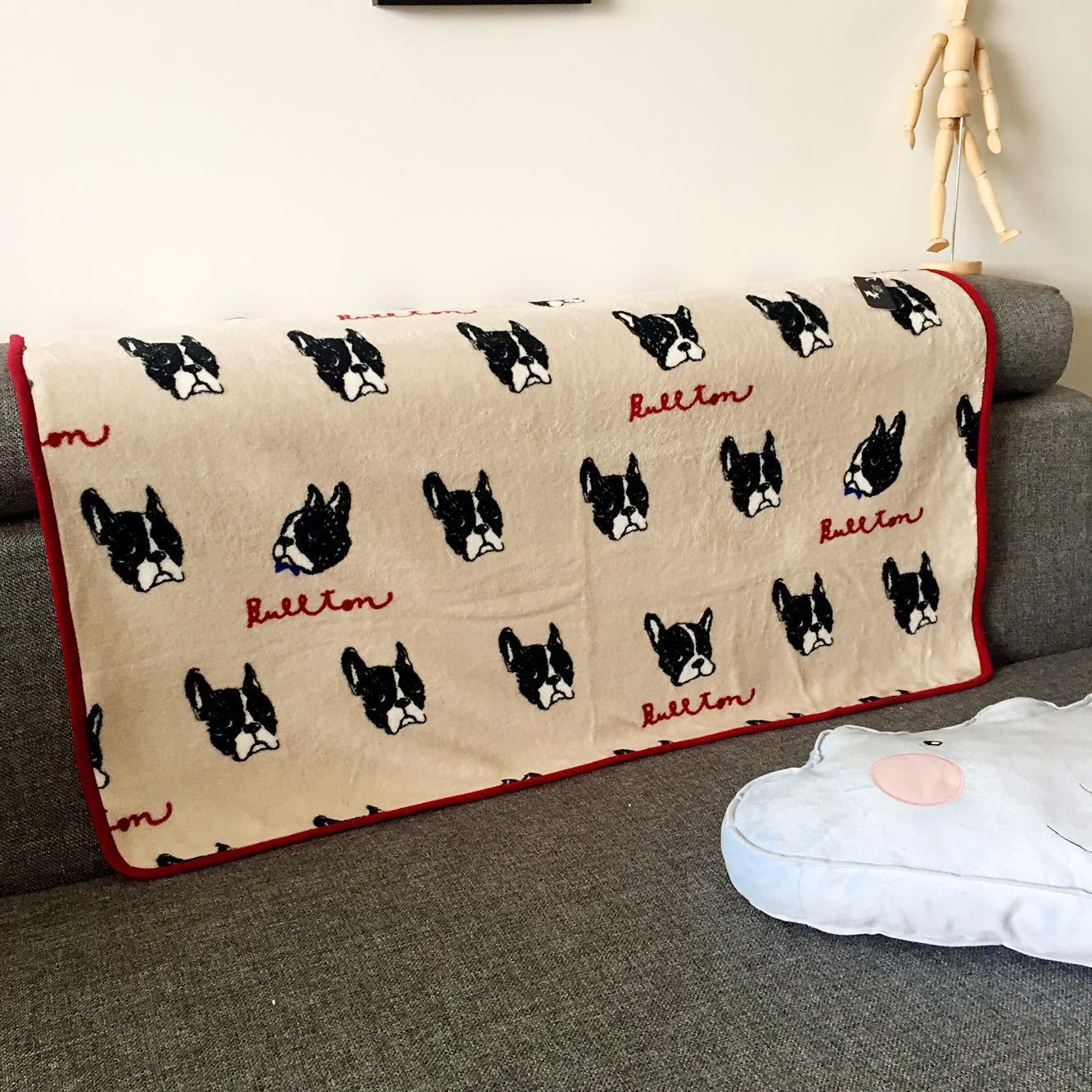 JMT-164234 Cozy Coral Velvet Blanket in Beige Bull Head - Soft and Versatile for Pets and Babies, 70cm x 100cm