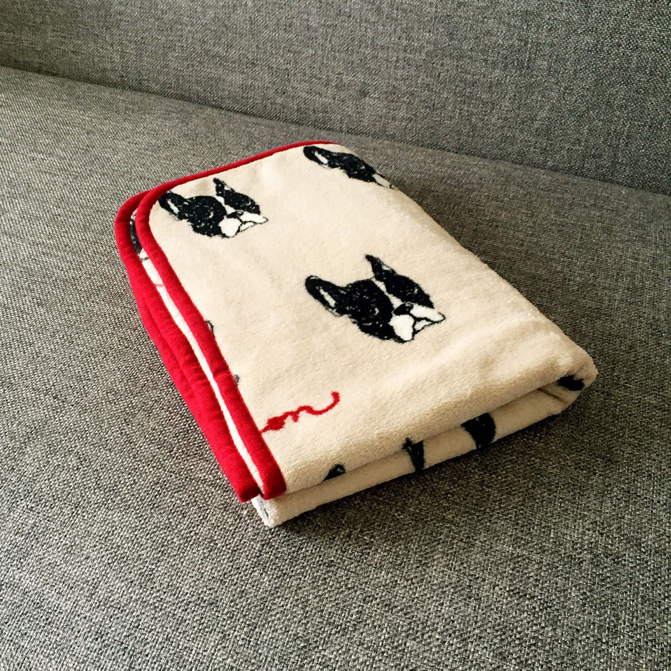 JMT-164234 Cozy Coral Velvet Blanket in Beige Bull Head - Soft and Versatile for Pets and Babies, 70cm x 100cm