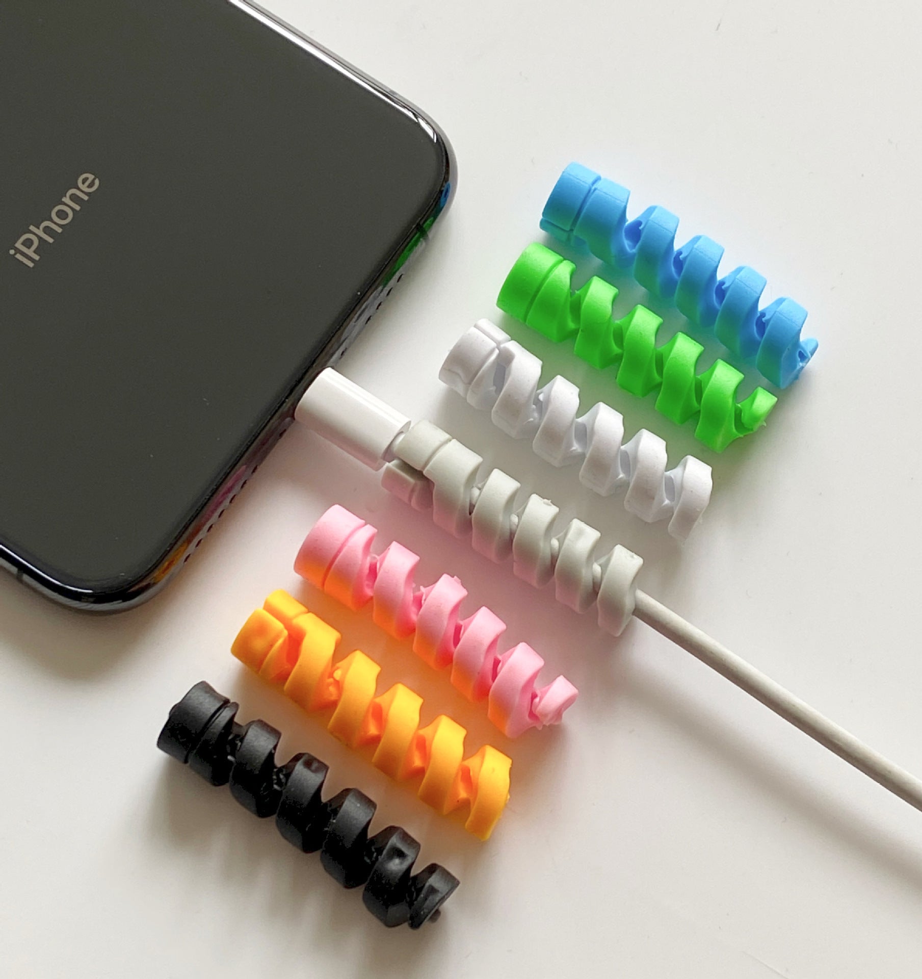 JMT-169866 Data Cable Protective Sleeve - 3cm Plastic Cover in Random Colors