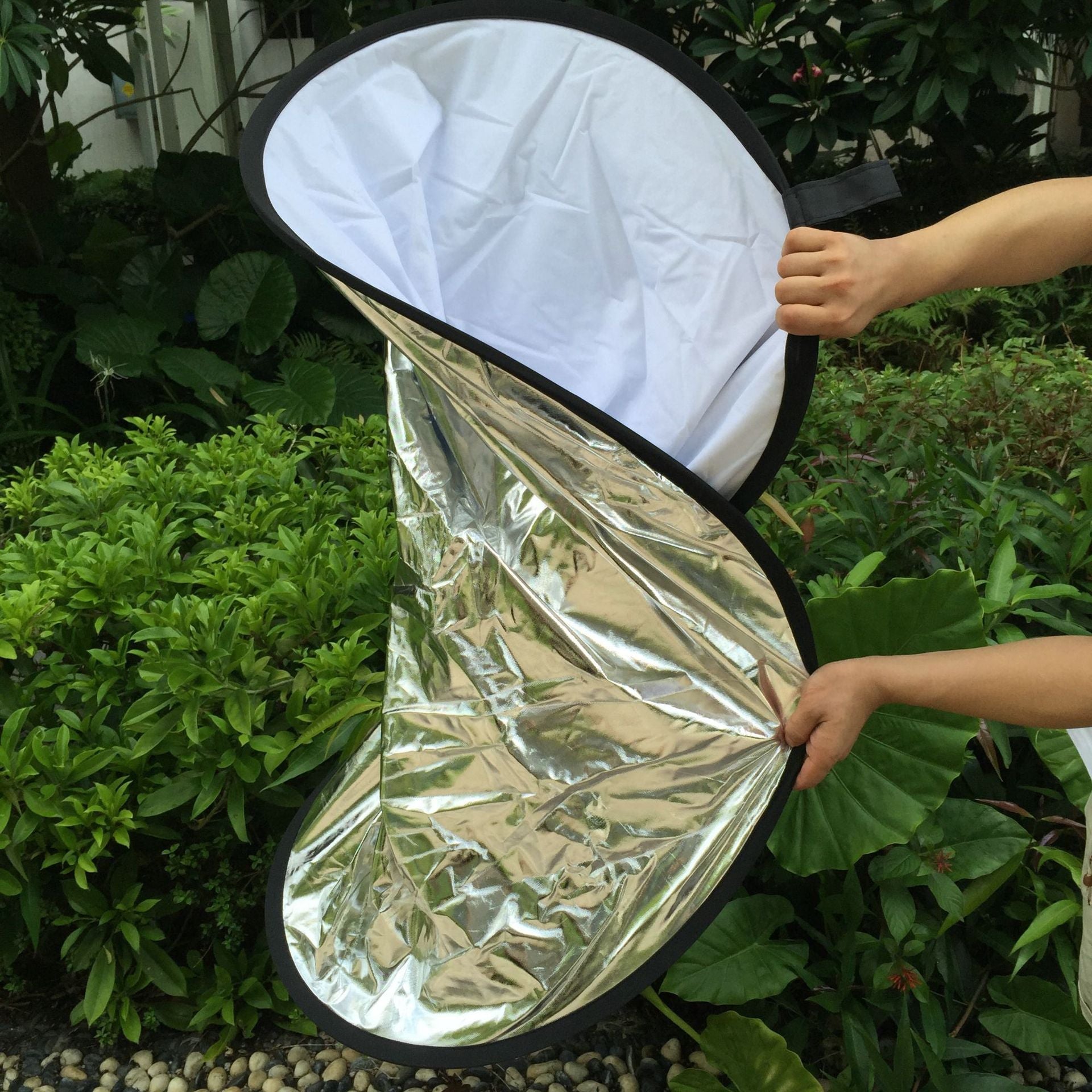 JMT-176970 5-in-1 Folding Reflector with Gold, Silver, White, Black, and Soft Light for Photography