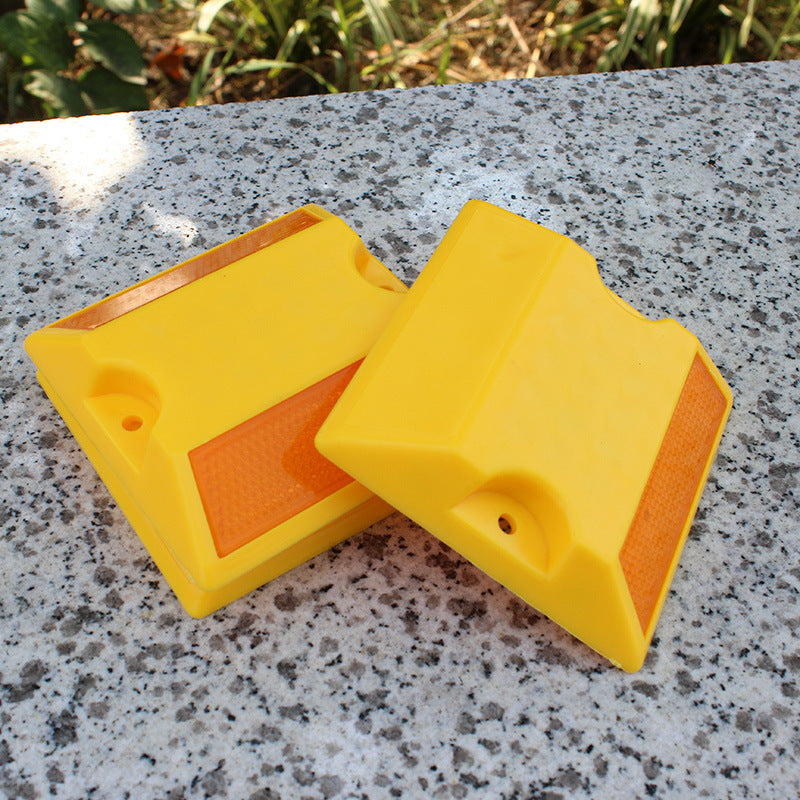 JMT-189322 Reflective Road Safety Sign for Driveways, Private Roads, and Parking Lots - Yellow Plastic, 10x10x2cm