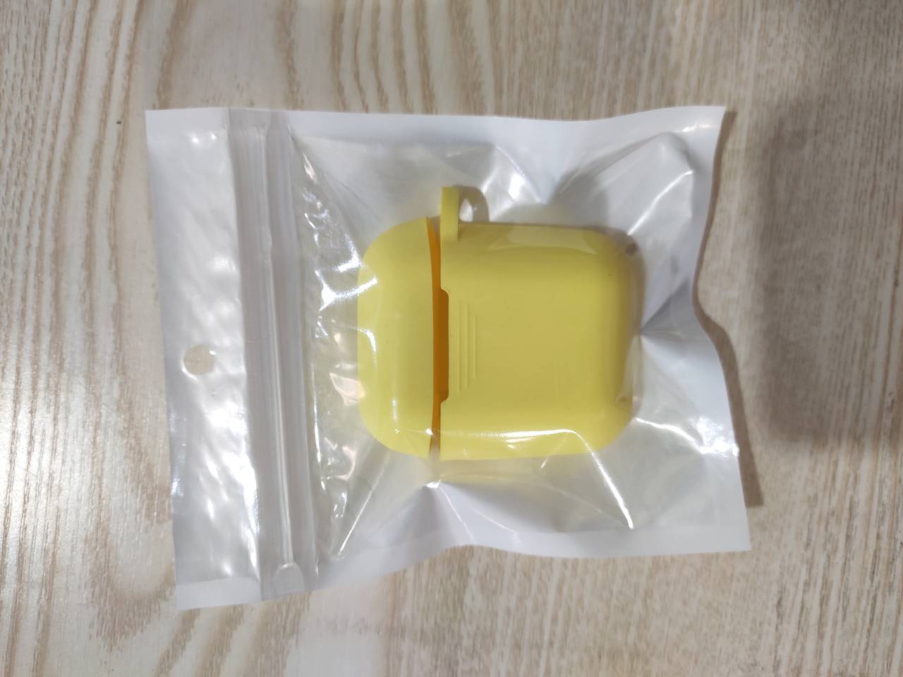 JMT-189450 AirPods 1 & 2 Silica Gel Clamshell Case with Hook and Anti-Loss Rope