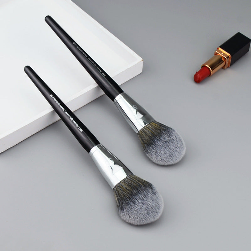 JMT-190218 Peach Shape Loose Powder Brush with Wooden Handle for Blush Application