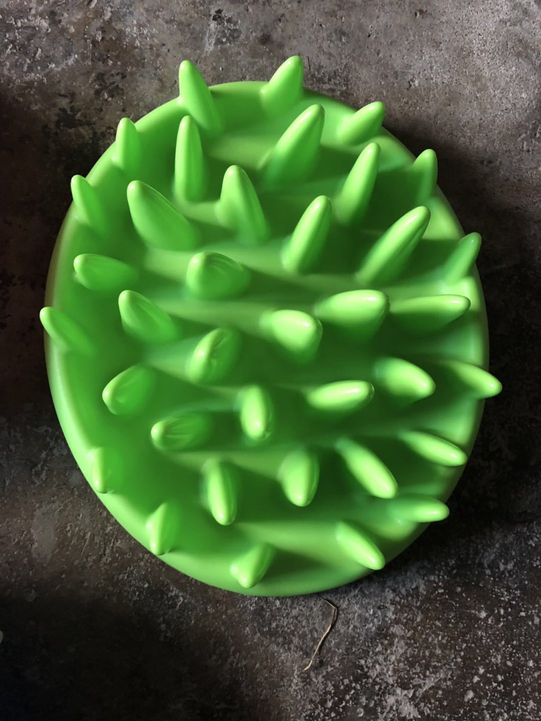 JMT-229642 Slow-Feeding Silicone Bowl for Cats and Small Dogs - Engaging Indoor Feeder for Healthy Eating and Mental Stimulation