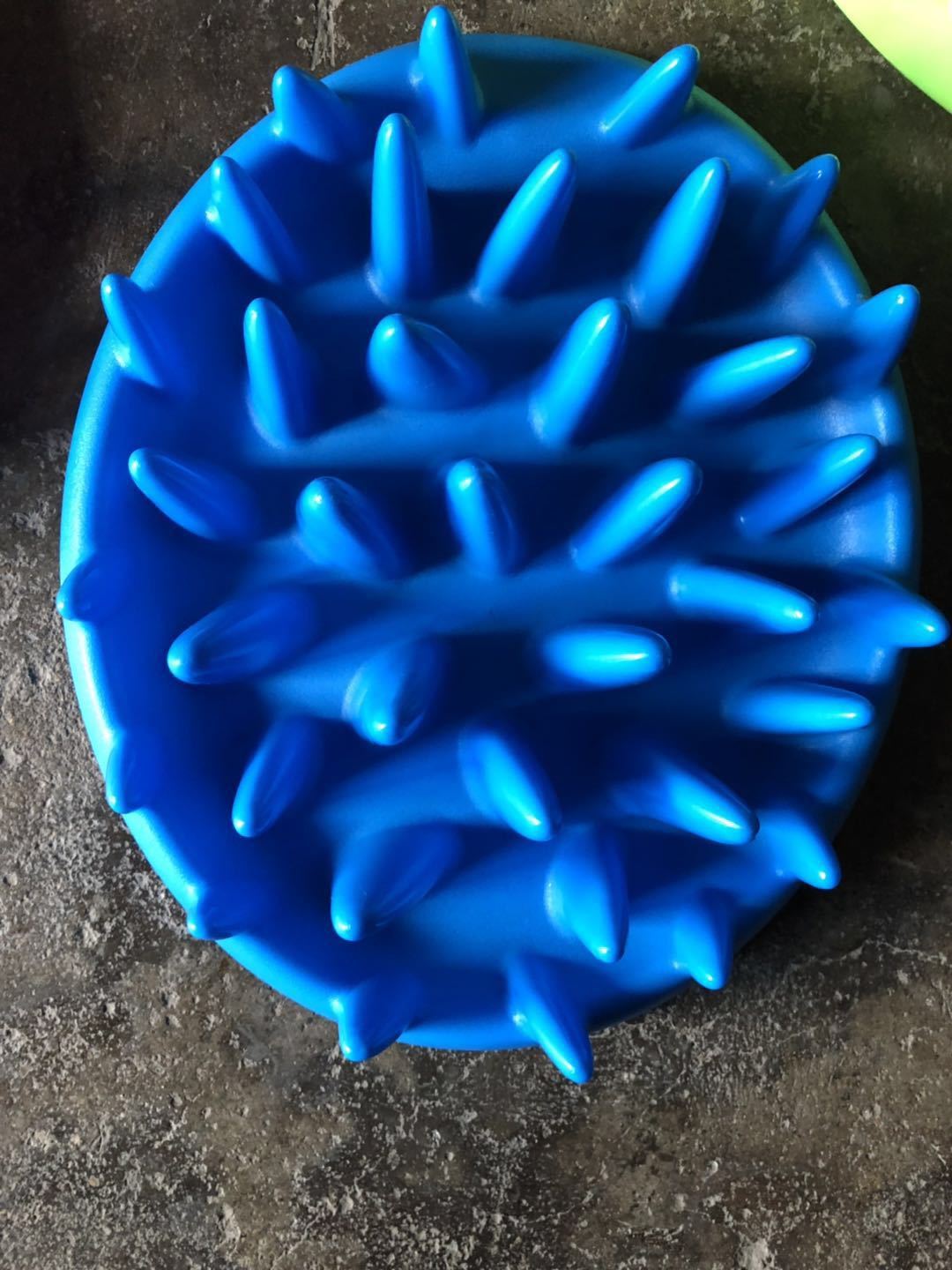 JMT-229642 Slow-Feeding Silicone Bowl for Cats and Small Dogs - Engaging Indoor Feeder for Healthy Eating and Mental Stimulation