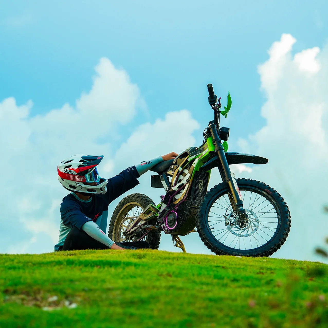 JMT-241738 8500W Electric Off-Road Dirt Bike for Extreme Adventures , Top Speed 27.9 mph