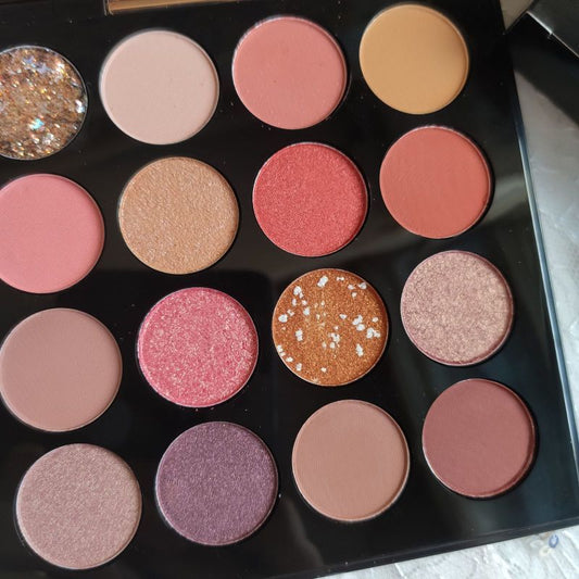 JMT-317002 16-Color Eyeshadow Palette with Gaia Anderson, Scarab, Peerless, and Charm Shades