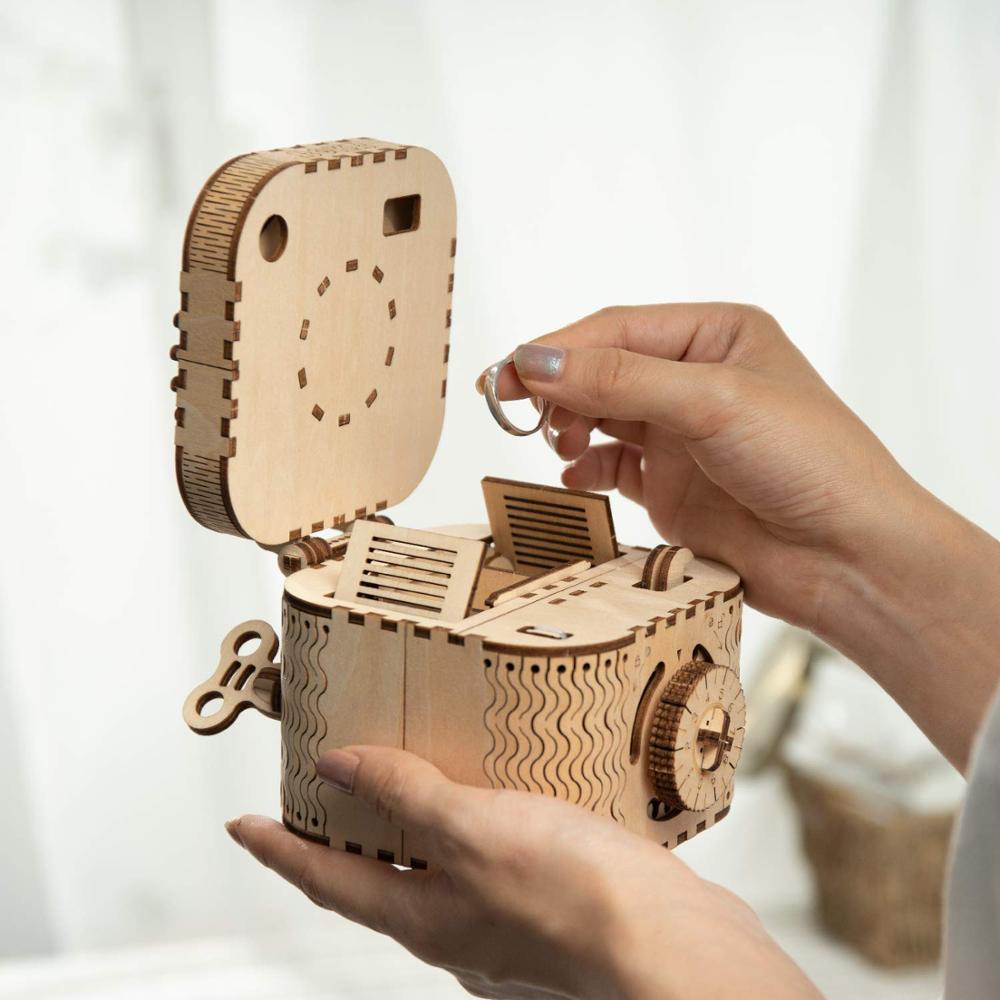 JMT-323338 Hand-Cranked Wooden Film Projector - Mechanical 3D Puzzle for Ages 15 and Up