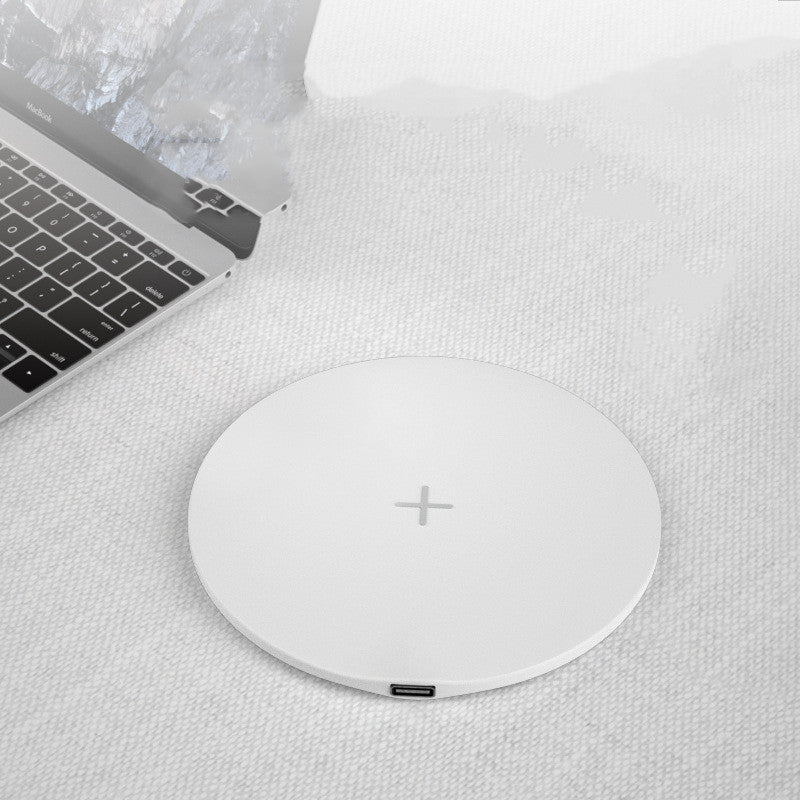JMT-346570 Desktop Round Wireless Charger for Mobile Phones - Simple, Stylish Design in White or Black