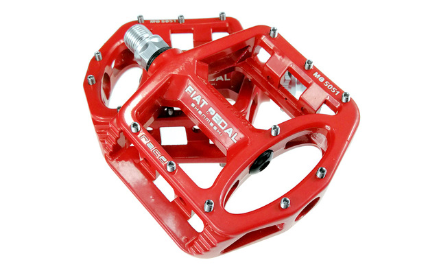 JMT-357450 Lightweight Magnesium Alloy Mountain Bike Flat Pedals for Enhanced Performance