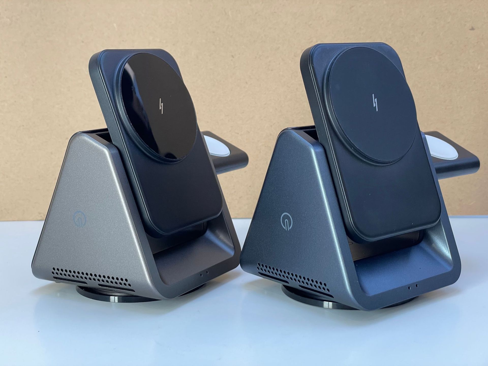 JMT-390026 Three-in-One Fast Wireless Charger with Magnetic Bracket for Compatible Devices