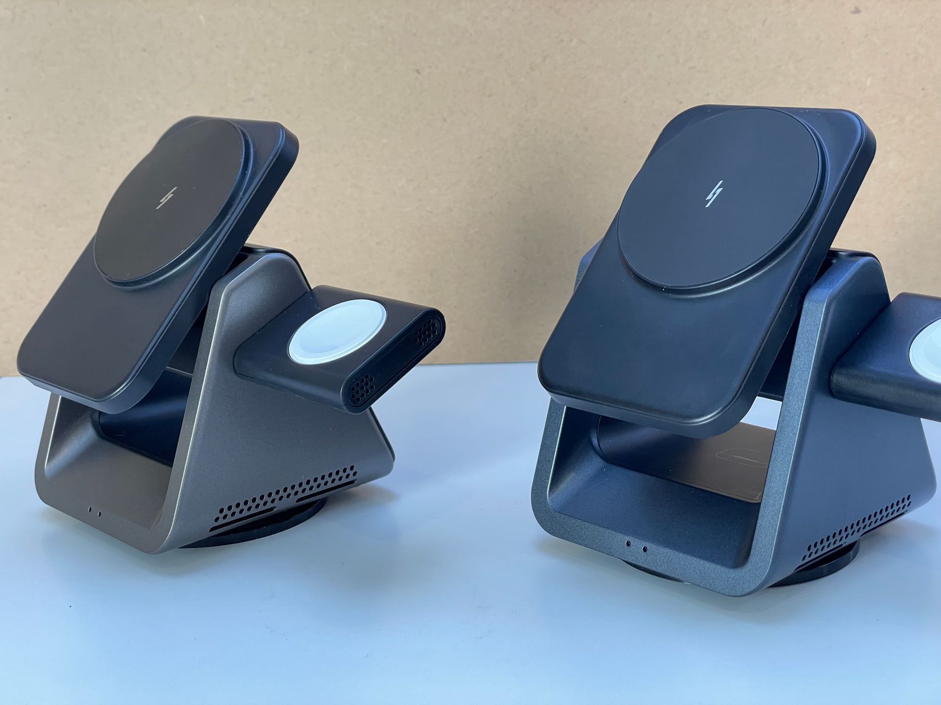 JMT-390026 Three-in-One Fast Wireless Charger with Magnetic Bracket for Compatible Devices