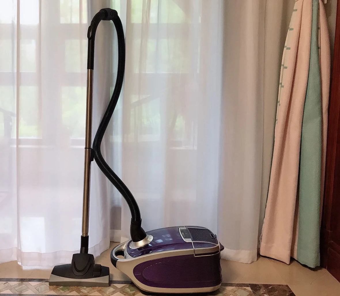 JMT-400522 Silent Design 2200W Big Canister Vacuum Cleaner with LED Display