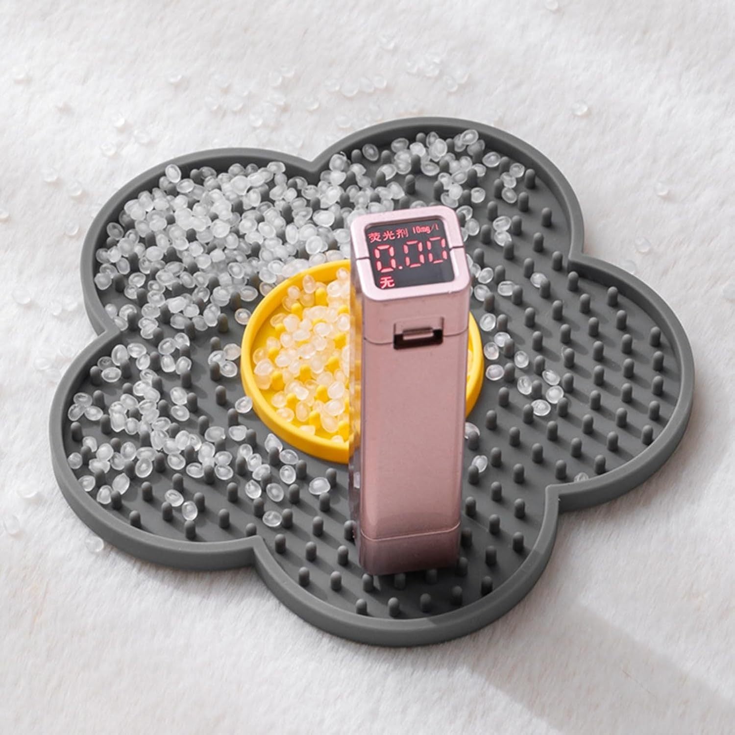 JMT-402186 Silicone Flower-Shaped Licking Mat with Suction Cups for Dogs and Cats, Slow Feeder for Treats