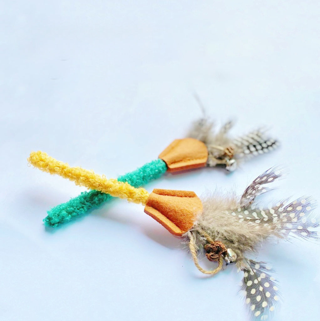 JMT-471498 Natural Polygonum Wood Molar Stick for Cats - Interactive Feather Toy