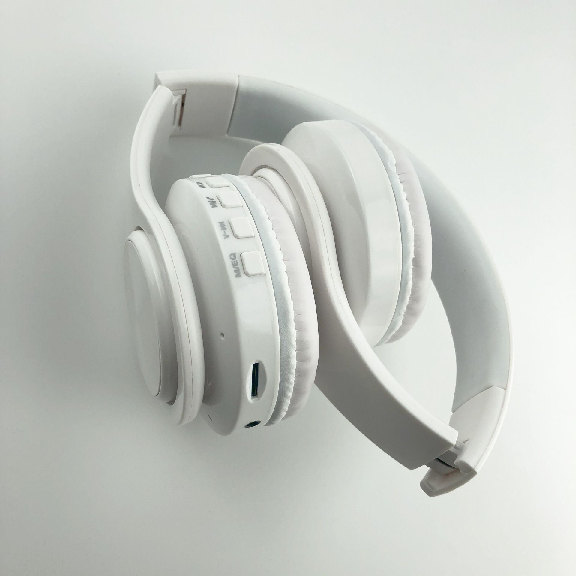 JMT-486666 Wireless Bluetooth Stereo Headphones with FM, SD Card Support, and Microphone for PC and Sports Activities