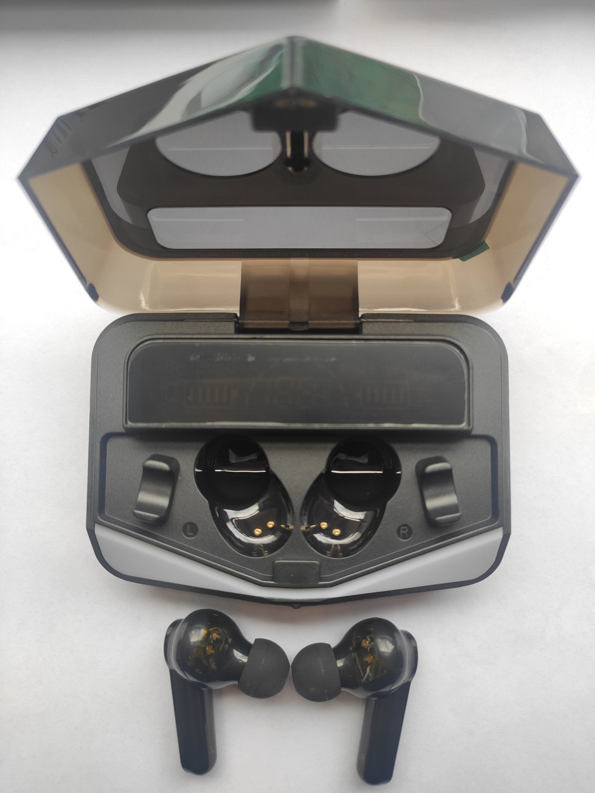 JMT-501002 Wireless Gaming Earbuds with LED Display and Bluetooth 5.1 Technology