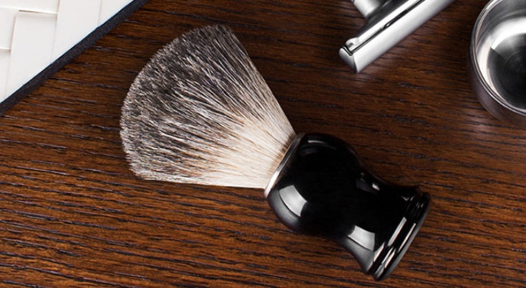 JMT-517898 Men's Black Shaving Foam Brush with Plastic Handle and Badger Hair Bristles, 112mm Long