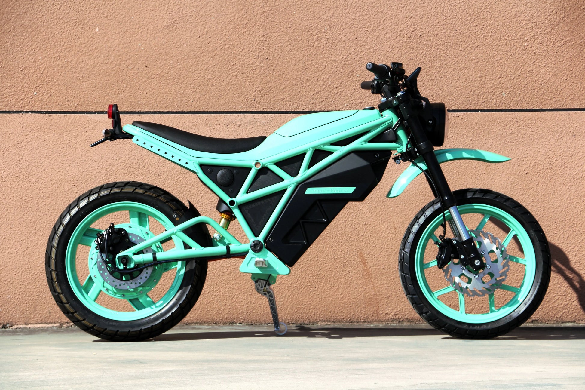 JMT-580618 Electric Dirt Bike for Adults - 2500W Motor, 72V 28AH Battery, Enduro Style , Top Speed 27.9 mph