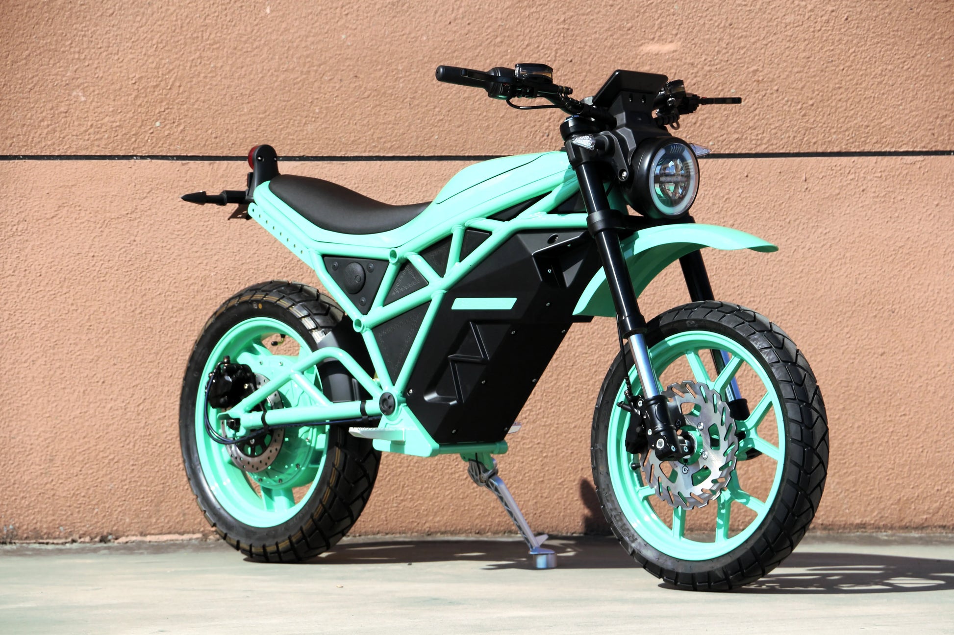 JMT-580618 Electric Dirt Bike for Adults - 2500W Motor, 72V 28AH Battery, Enduro Style , Top Speed 27.9 mph