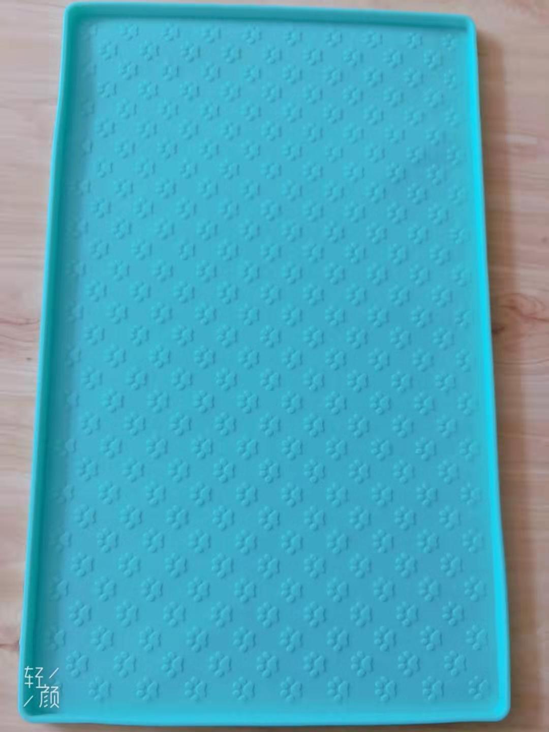 JMT-583626 Eco-Friendly Silicone Pet Mat with Anti-Slip and Leak-Proof Design, Ideal for Drinks and Chilled Foods