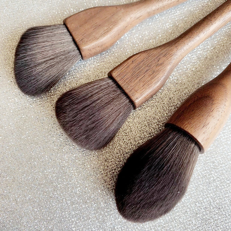 JMT-585738 Handcrafted Walnut Makeup Brush with Soft Man-Made Fiber Hair for Blush and Contouring