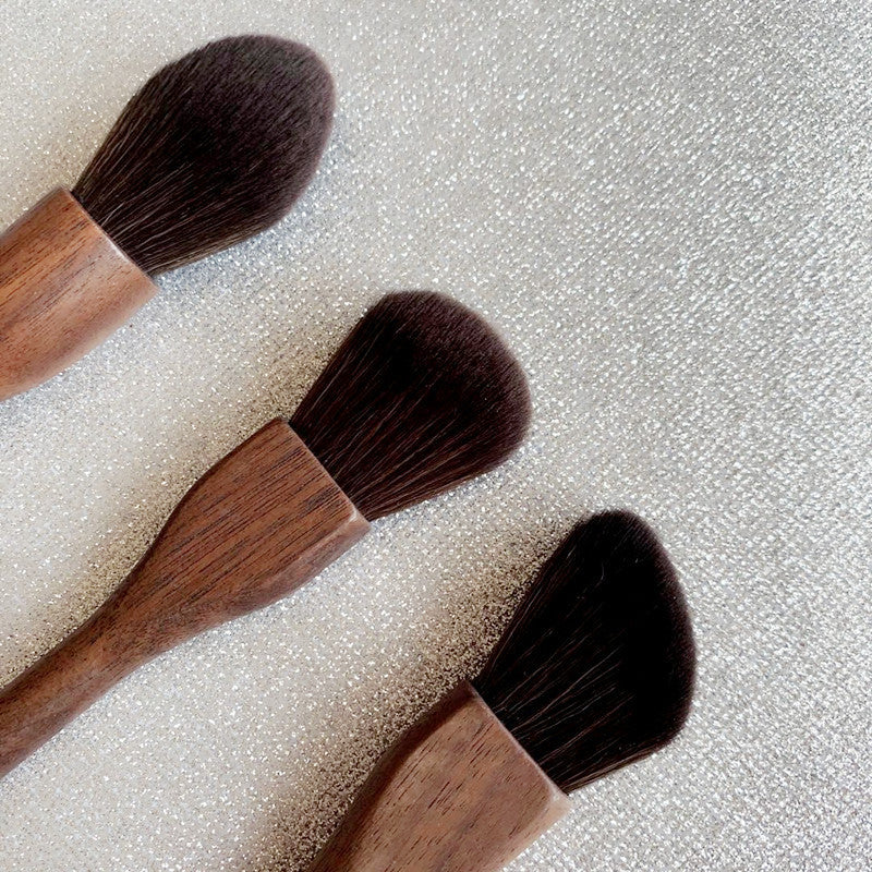 JMT-585738 Handcrafted Walnut Makeup Brush with Soft Man-Made Fiber Hair for Blush and Contouring