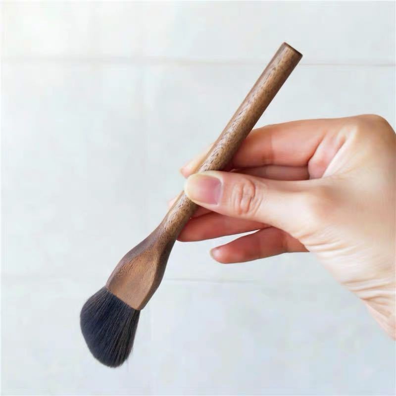 JMT-585738 Handcrafted Walnut Makeup Brush with Soft Man-Made Fiber Hair for Blush and Contouring