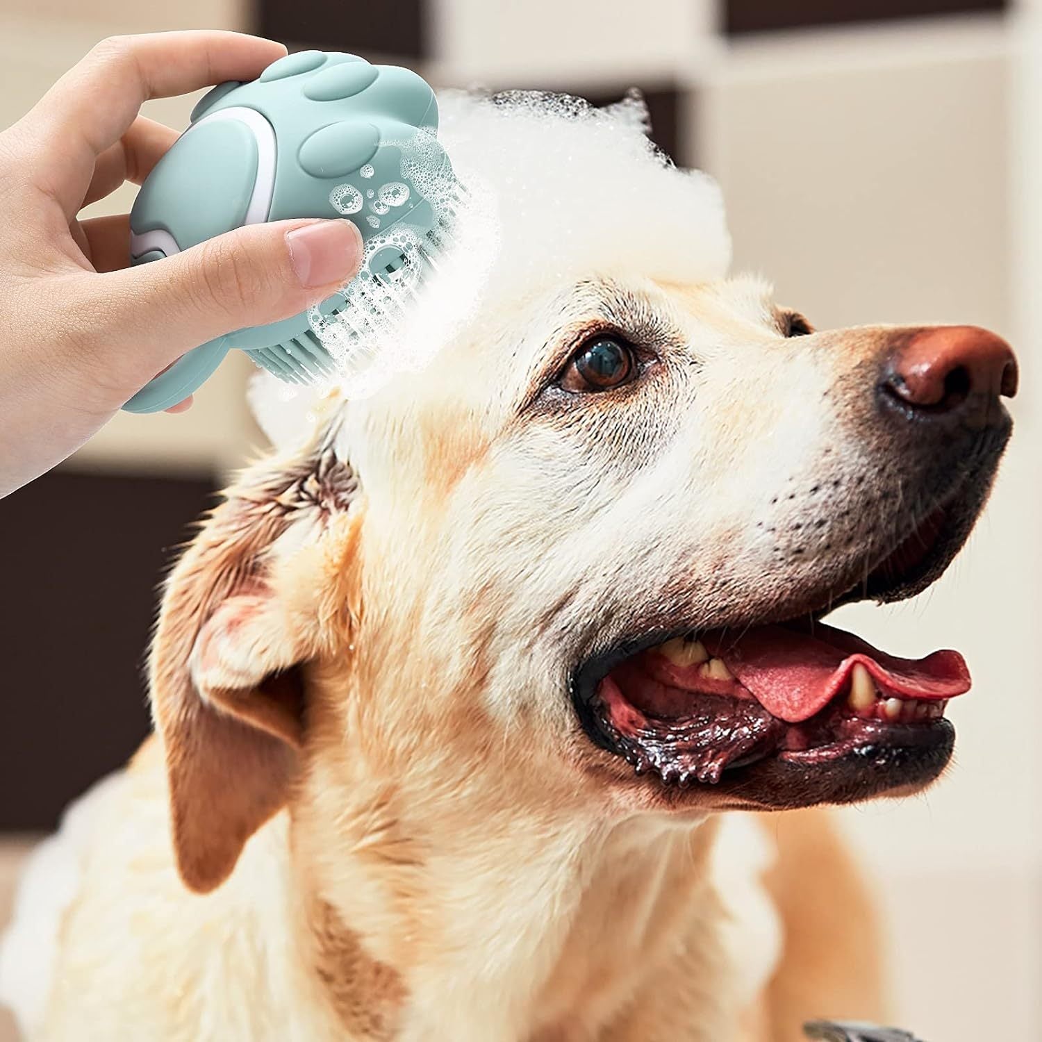 JMT-590154 Silicone Pet Grooming Brush with Shampoo Dispenser for Dogs and Cats - Fur Cleaning and Massage Tool