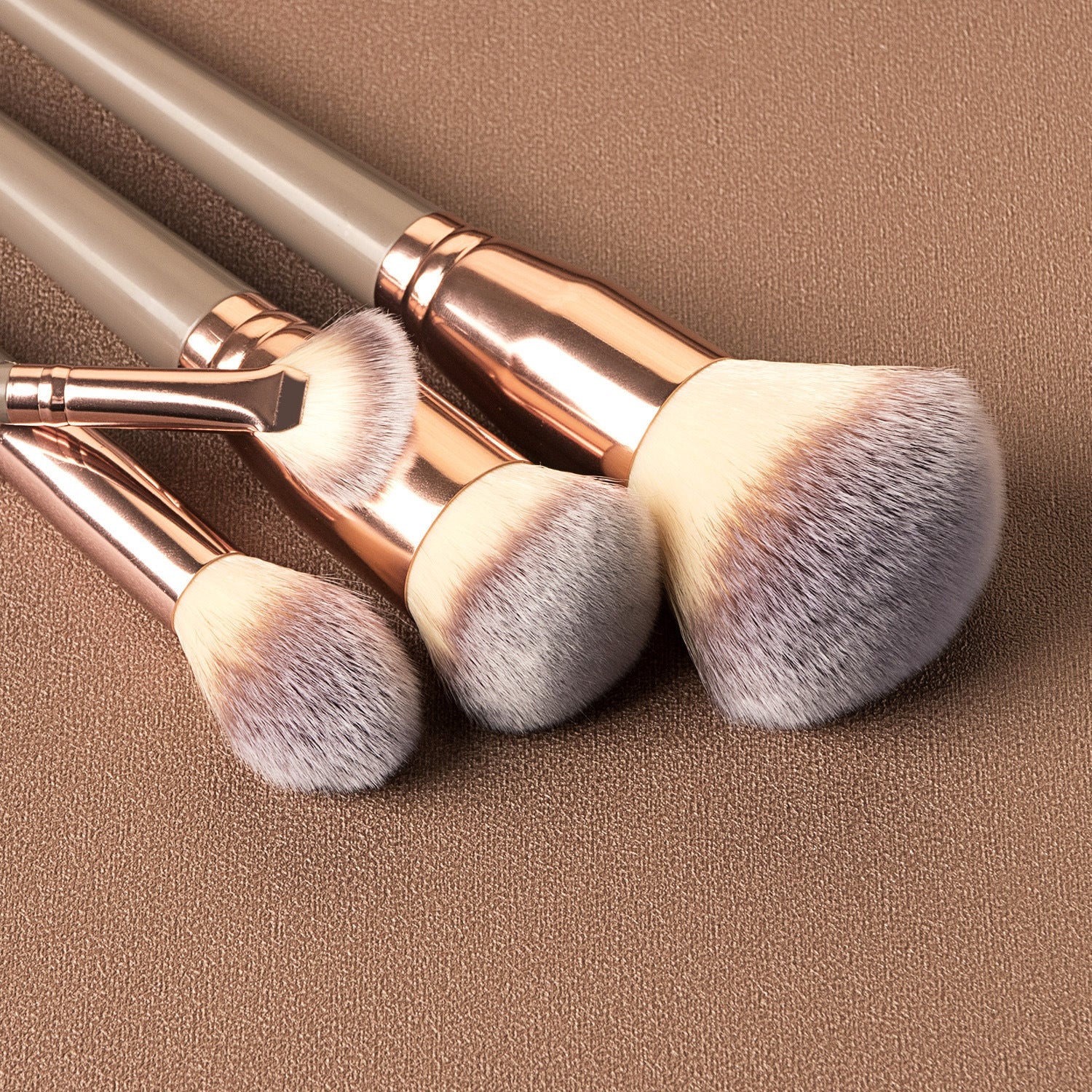 JMT-651274 15-Piece Makeup Brush Set with Eye Shadow Brushes in Brown and Black Handles