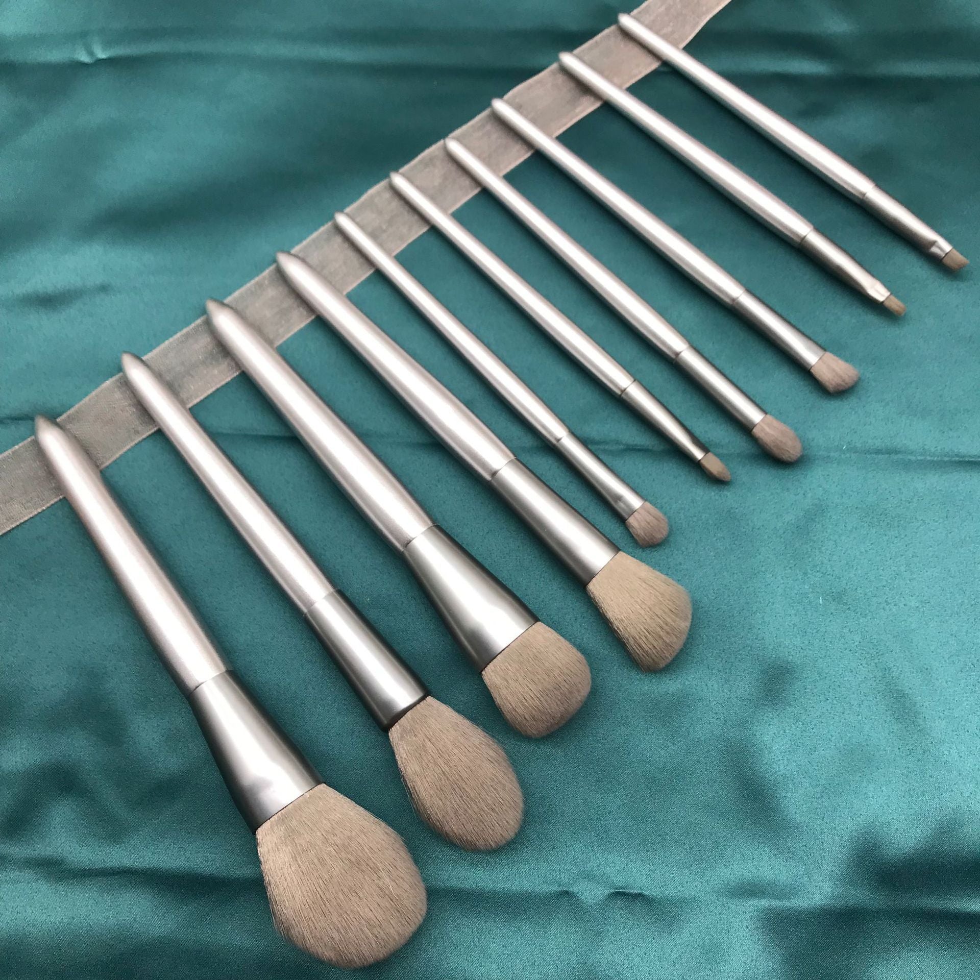 JMT-662794 Moonlight Silver 10-Piece Makeup Brush Set with Wooden Handles and PU Bag