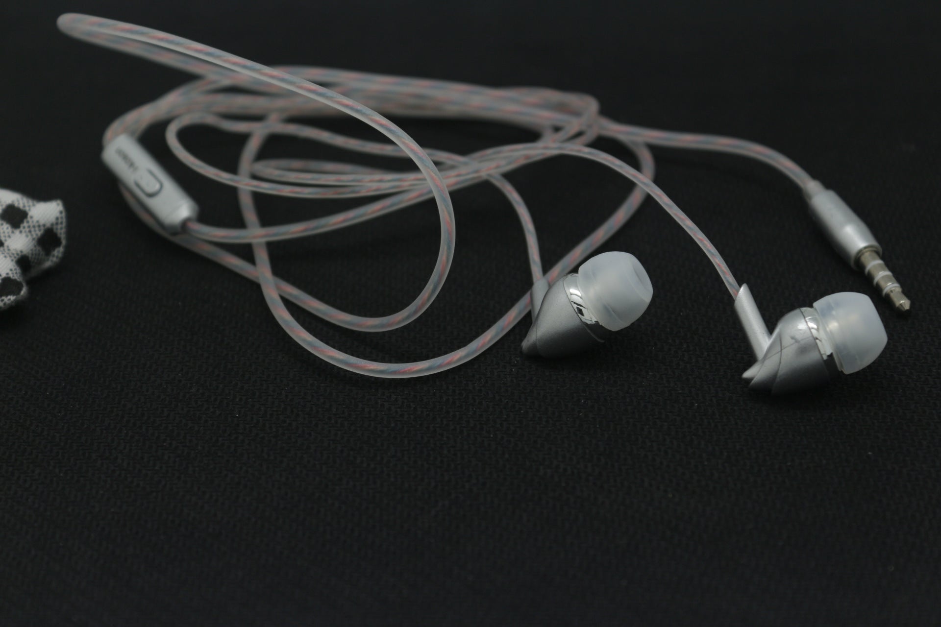 JMT-699402 Universal In-Ear Subwoofer Earplugs with Wired Connectivity for Android, iOS, and WindowsMobile – Available in Gold, Rose Gold, and Silver