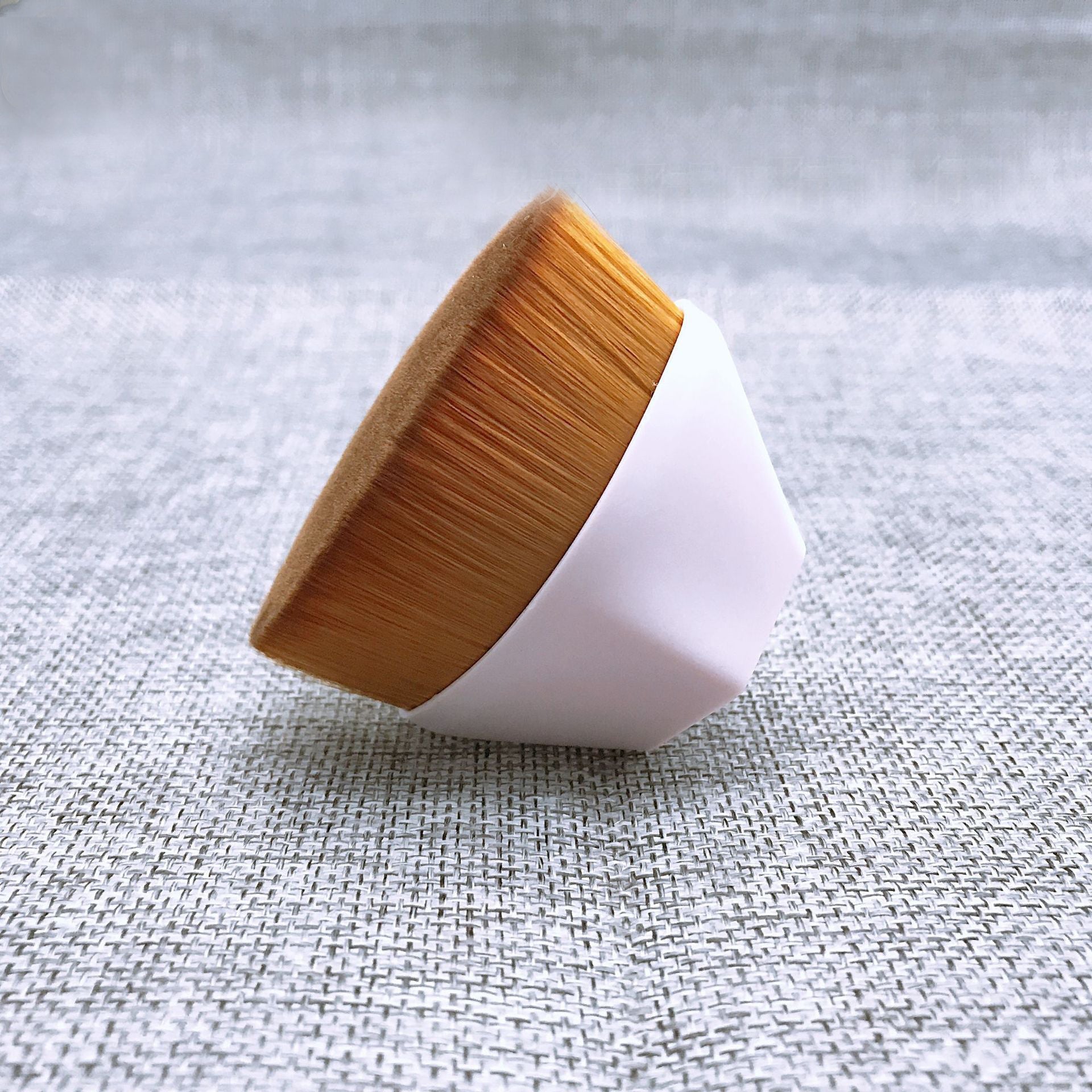 JMT-720266 Soft Synthetic Fiber Foundation and Blush Brush for Loose Powder Makeup
