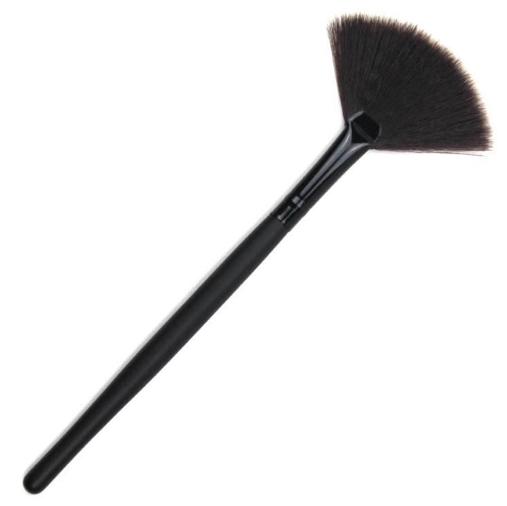 JMT-732618 Small Fan-Shaped Makeup Brush with Wooden Handle and Artificial Fiber Bristles