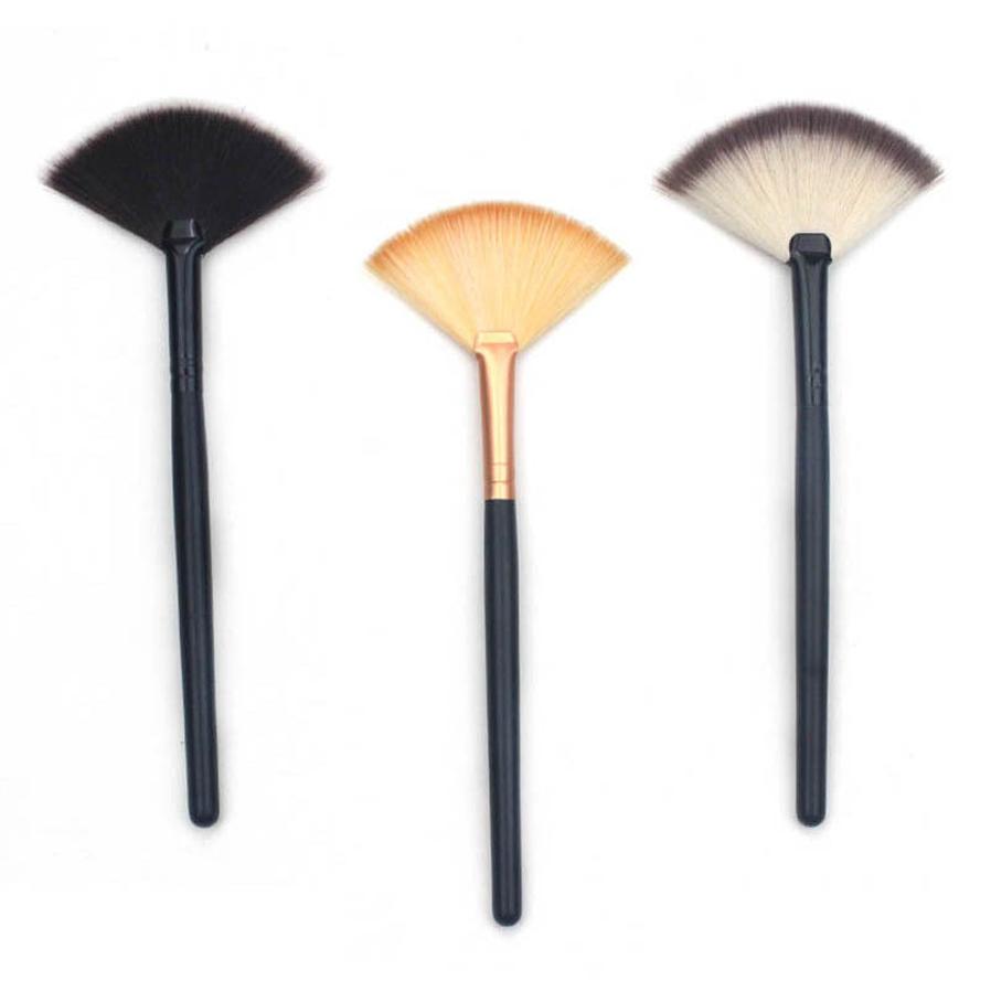 JMT-732618 Small Fan-Shaped Makeup Brush with Wooden Handle and Artificial Fiber Bristles