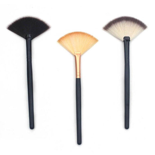 JMT-732618 Small Fan-Shaped Makeup Brush with Wooden Handle and Artificial Fiber Bristles
