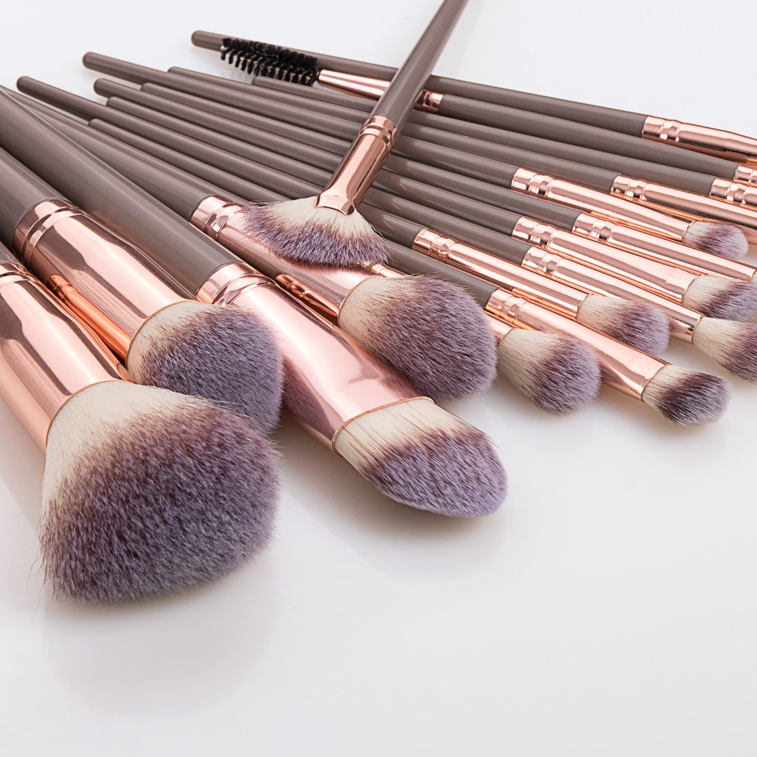 JMT-783498 16-Piece Professional Makeup Brush Set with Plastic Handles for Flawless Application