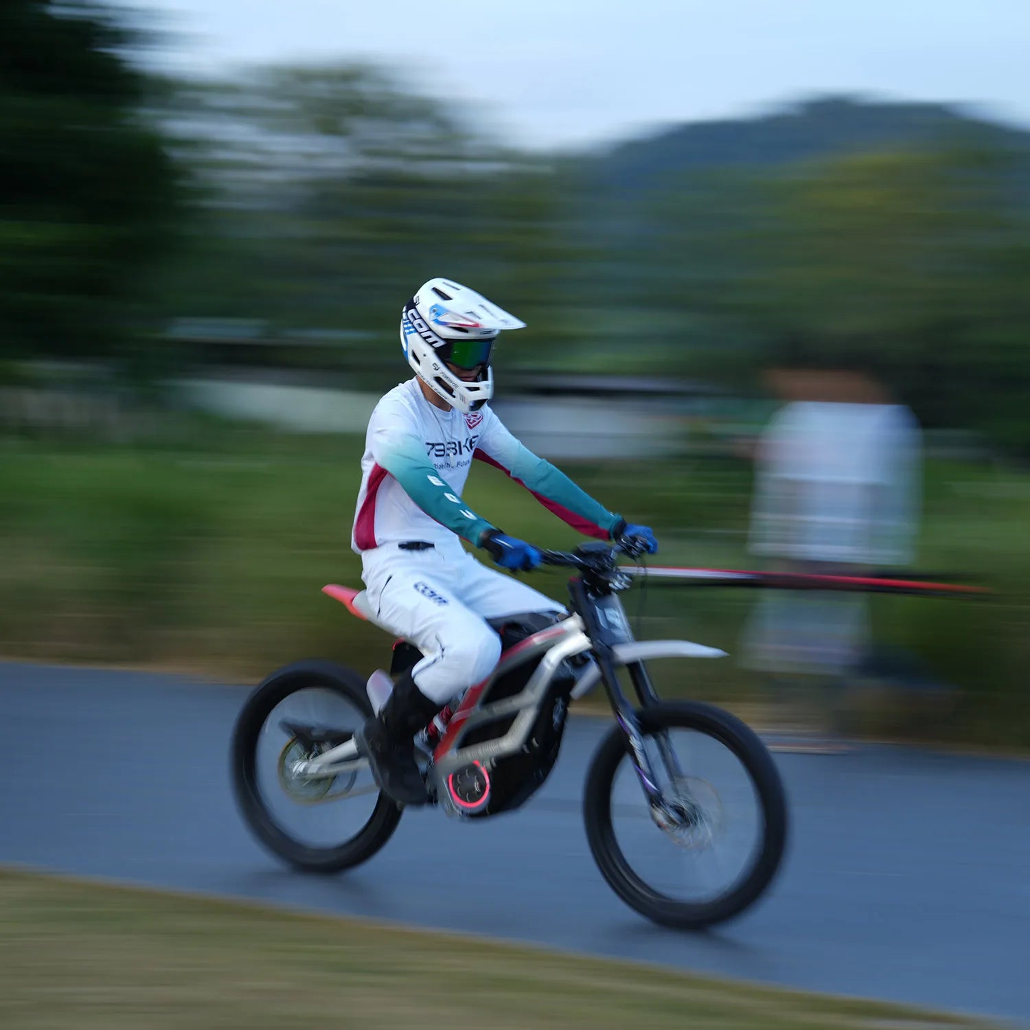 JMT-788426 8000W Off-Road Electric Dirt Bike with 72V 35Ah Battery, 74.5 miles Range , Top Speed 27.9 mph