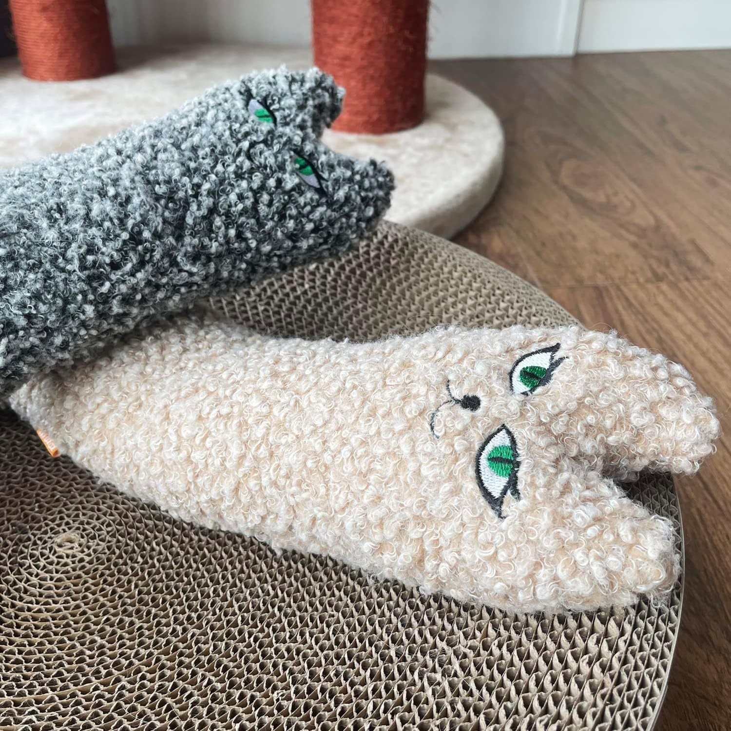 JMT-867850 Catnip Kicking Pillow Toy for Cats and Kittens - Soft and Safe Design with Matatabi for Stress Relief