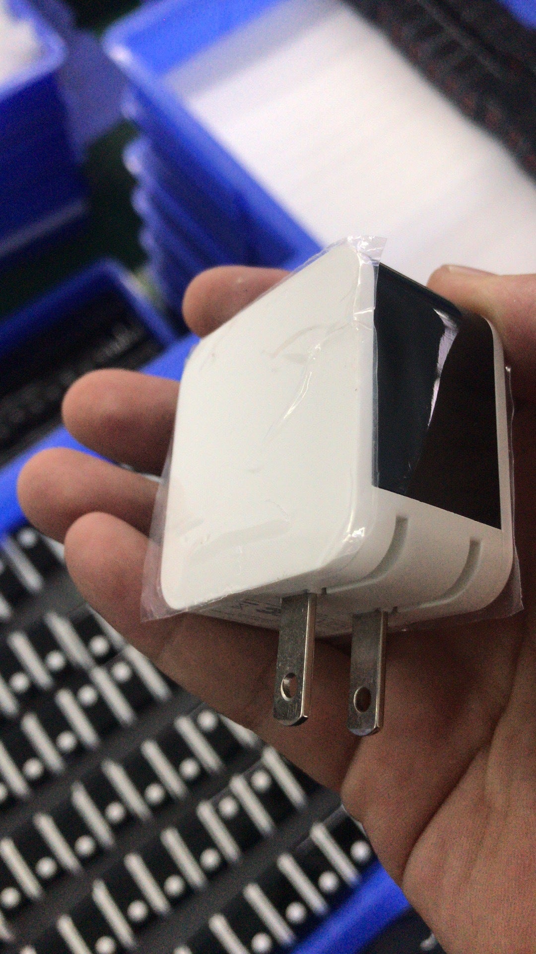 JMT-876618 5V 2.4A Dual USB Fast Charging Adapter with Digital Display for Travel
