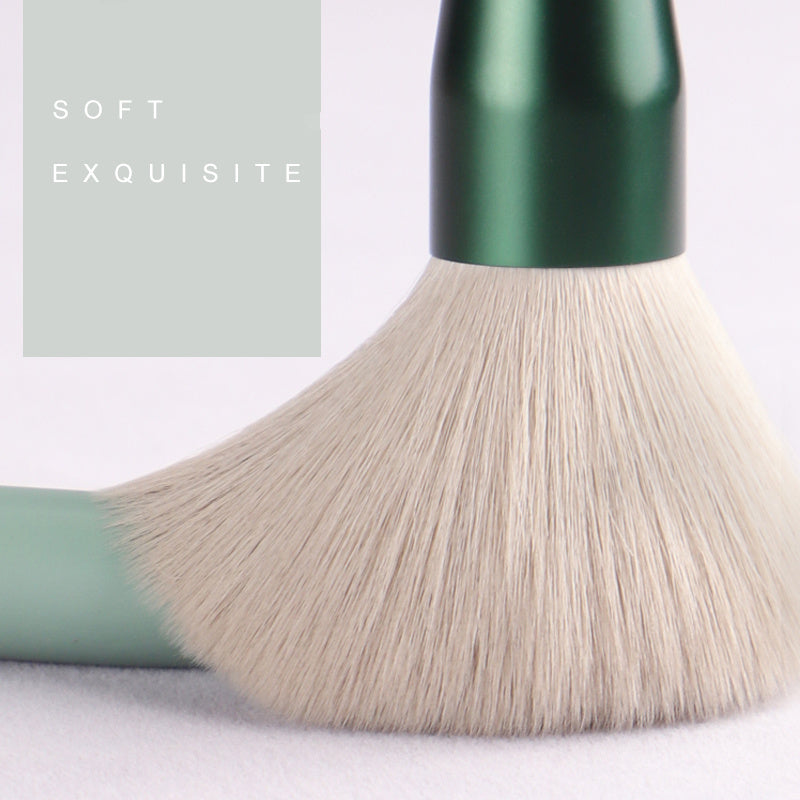 JMT-880650 13-Piece Green Makeup Brush Set with Foundation and Eye Brushes - Fiber Wool and Solid Wood Design