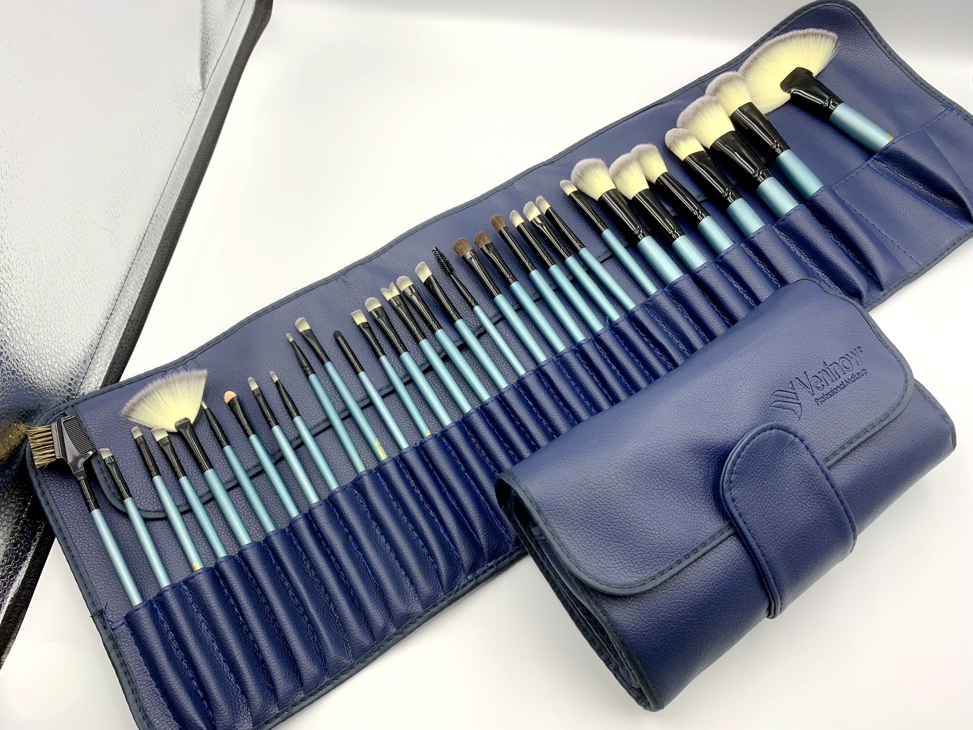 JMT-915722 32-Piece Blue Makeup Brush Set with Man-Made Fiber and Horse Hair, Wooden Handles